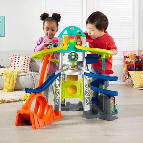 Fisher price -kids enjoying with Little People Wheelies Launch & Loop Playset - Enhance creativity with musical play toy